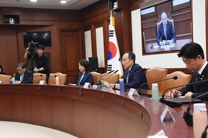 추 부총리 “수출 일부 긍정 조짐…개선세 이어질 것”