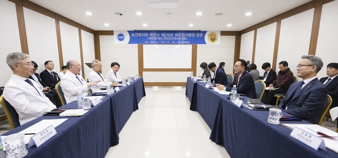 7일 제주한라병원을 방문한 박민수 복지부 차관. /보건복지부 제공
