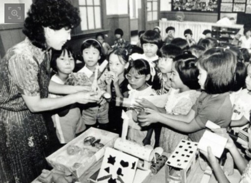 1984년 국내 한 초등(국민)학교 교실. 이때만 해도 어린이 인구 비율은 열 명 중 세 명꼴이었다. 지금은 열 명에 한 명꼴이다. /국가기록원