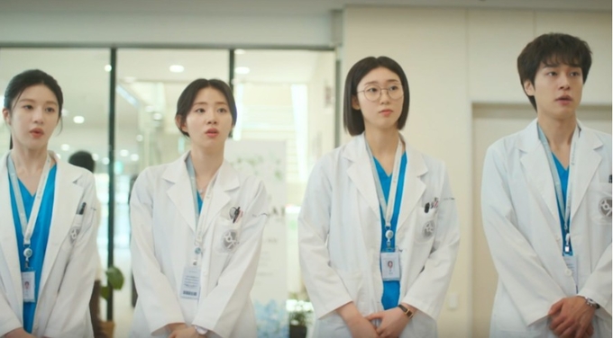 tvN 드라마 ‘언젠가는 슬기로울 전공의 생활’<br>