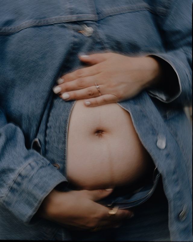중년의 뱃살은 자연스러운 신체변화이지만 꾸준한 유산소 운동과 근력운동으로 줄일 수 있다. /언스플래쉬 