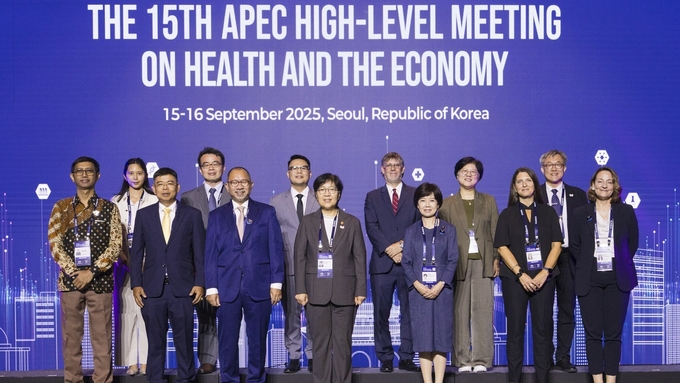 정은경 보건복지부 장관이 16일 2025 APEC 보건과경제 고위급회의에 참석해 기념촬영했다. /보건복지부 제공