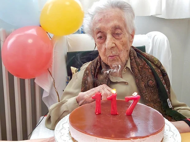 117세 생일을 축하받는 마리아 브라냐스 모레라 할머니. /가족 제공