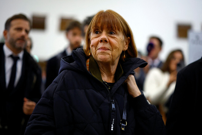 남성 50명으로부터 성폭행당한 프랑스 여성 지젤 펠리코가 19일 아비뇽 법원에 출석하고 있다. /르몽드 캡처<br>