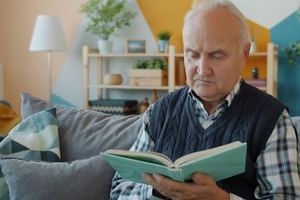 독서·글쓰기 같은 ‘지적 활동’, “치매 위험 38 줄인다”